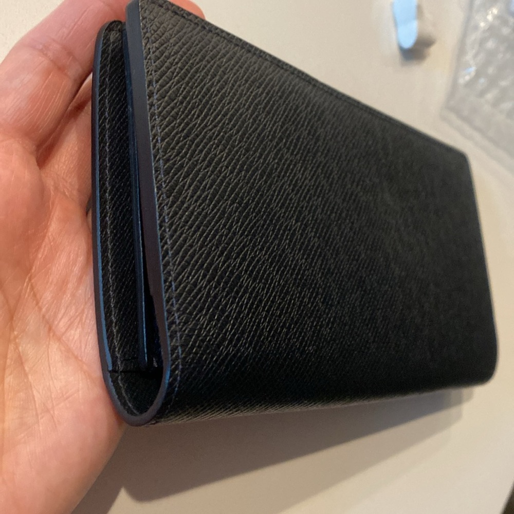 ⭐️SOLD⭐️ EUC Louis Vuitton Brazza Black Taiga - Picture 14 of 15